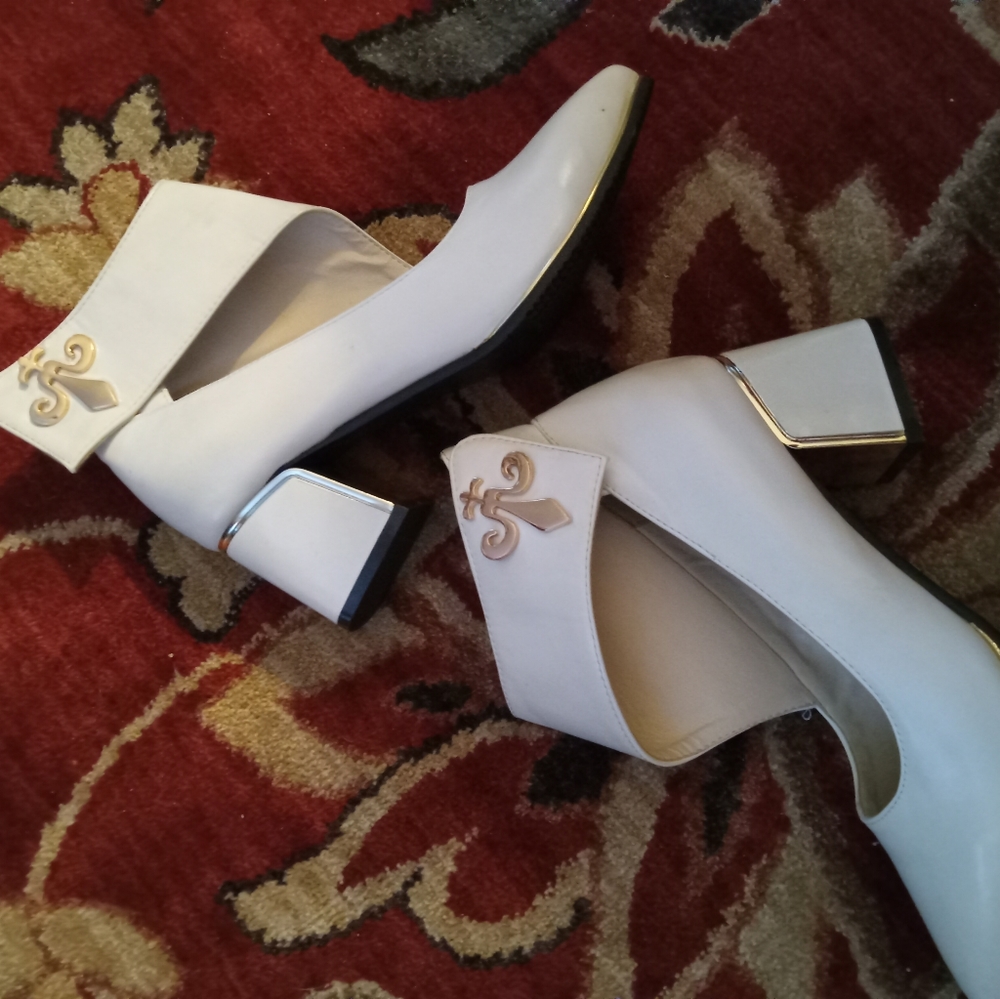 White fall winter shoe cost $75 asking $40